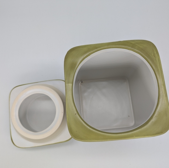 Oneida Shamrock Ceramic Canister With Lid - Picture 4 of 6